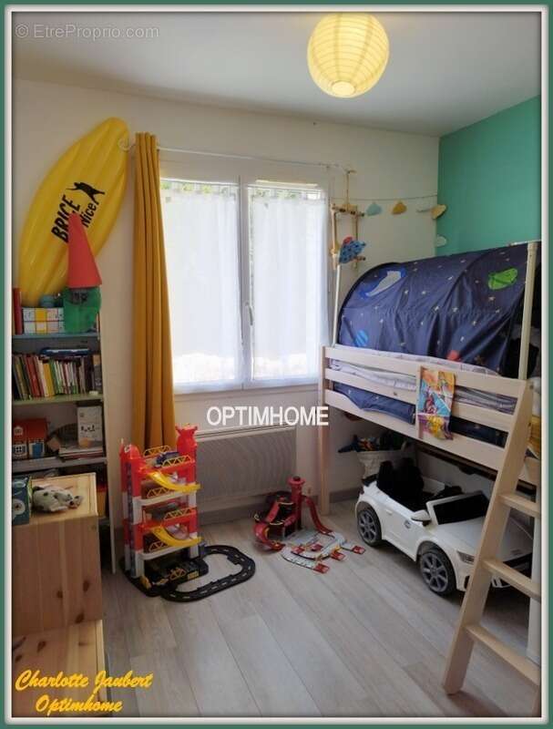 Maison à MONTMOREAU-SAINT-CYBARD