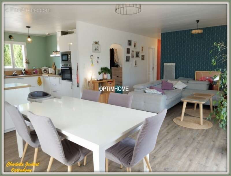 Maison à MONTMOREAU-SAINT-CYBARD