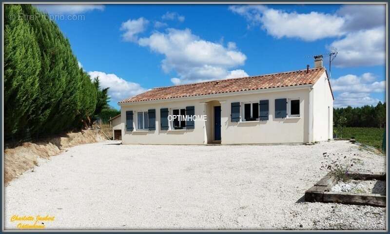 Maison à MONTMOREAU-SAINT-CYBARD
