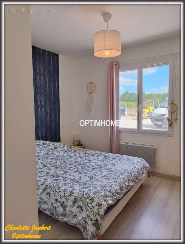 Maison à MONTMOREAU-SAINT-CYBARD