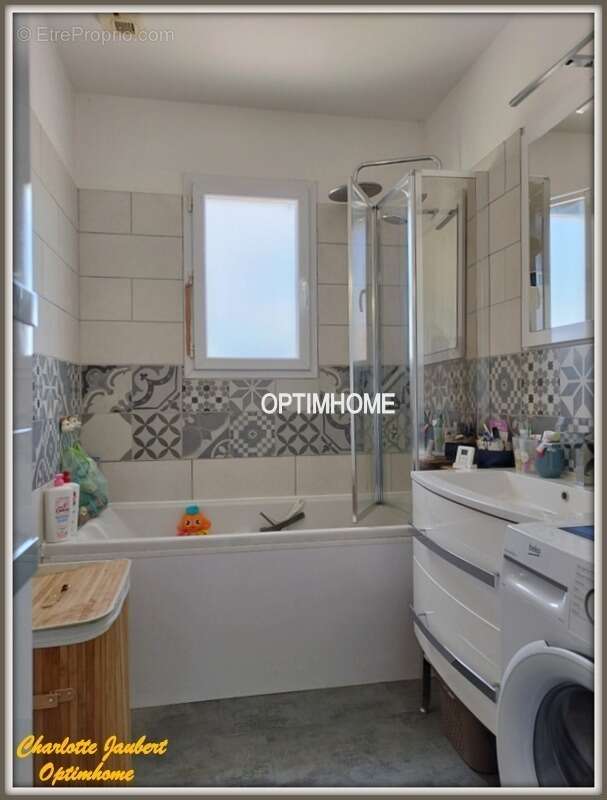 Maison à MONTMOREAU-SAINT-CYBARD