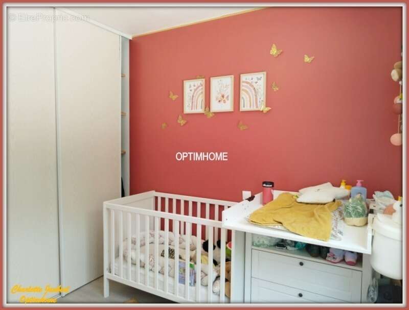 Maison à MONTMOREAU-SAINT-CYBARD