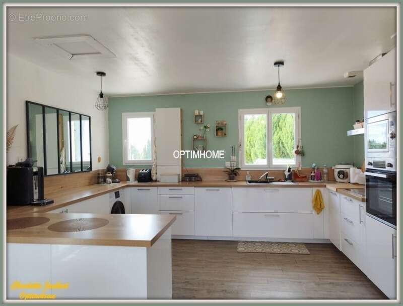 Maison à MONTMOREAU-SAINT-CYBARD