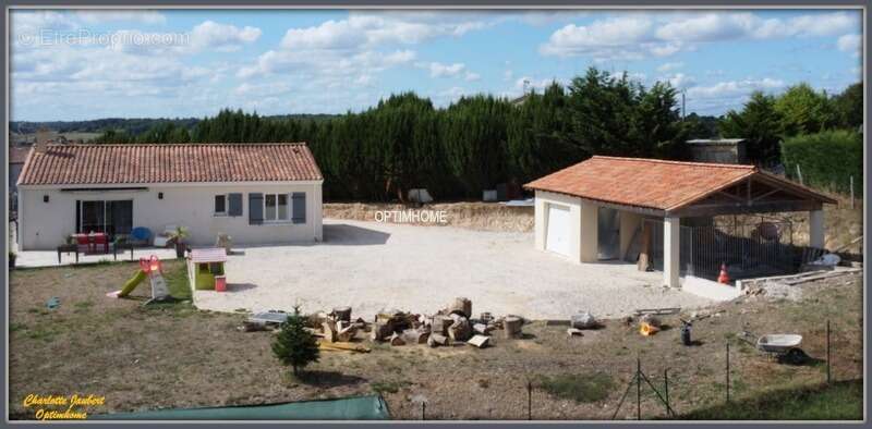 Maison à MONTMOREAU-SAINT-CYBARD