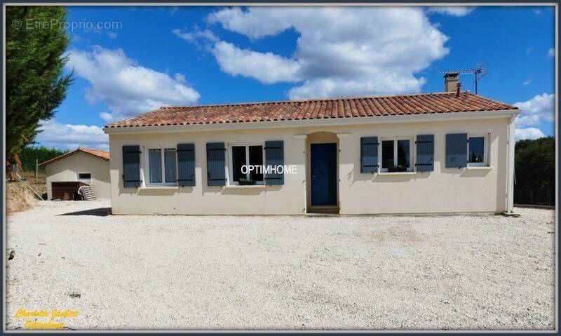 Maison à MONTMOREAU-SAINT-CYBARD