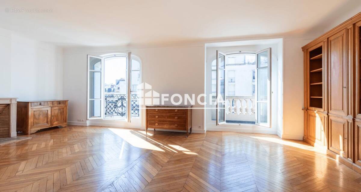 Appartement à PARIS-17E