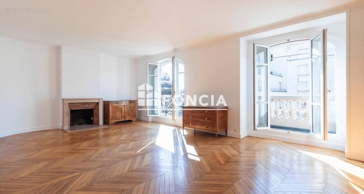 Appartement à PARIS-17E