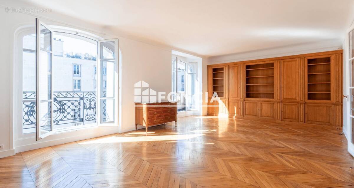 Appartement à PARIS-17E