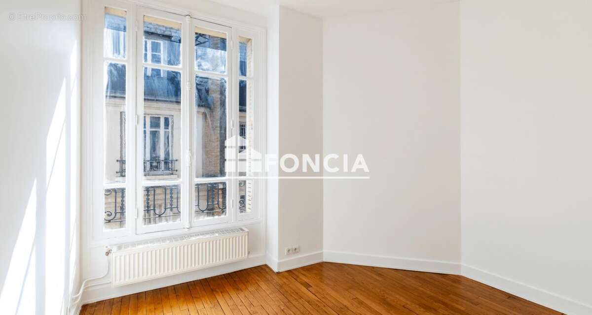 Appartement à PARIS-17E