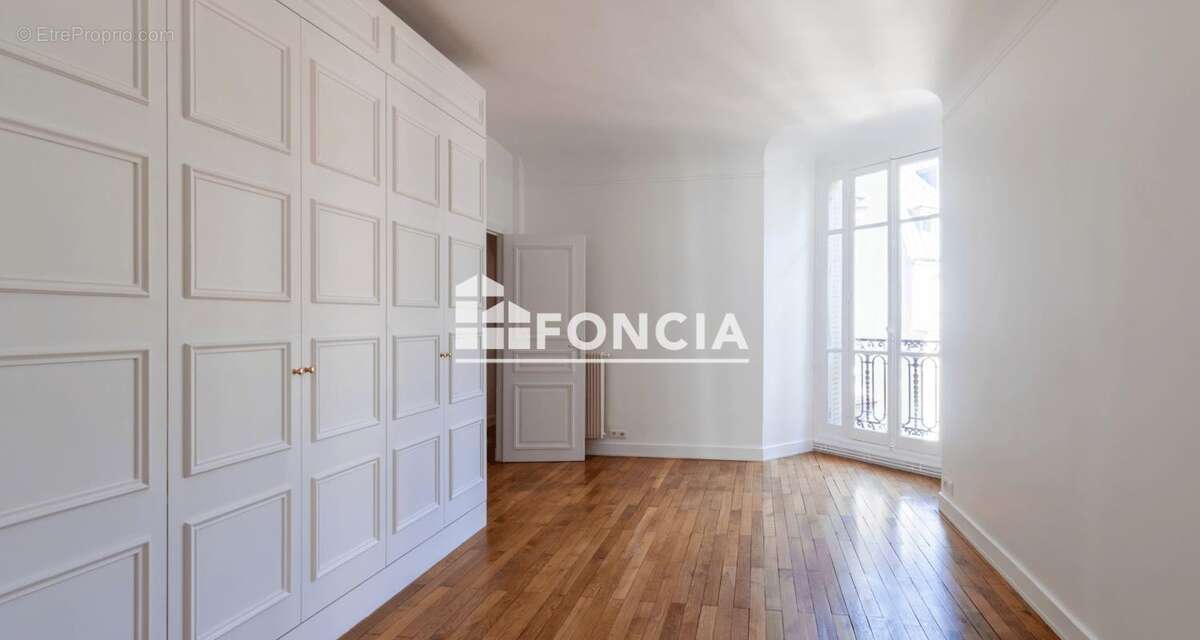 Appartement à PARIS-17E