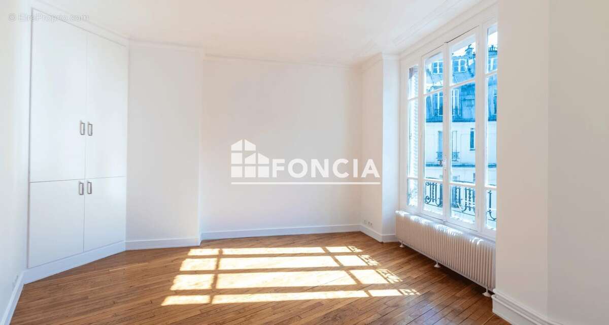 Appartement à PARIS-17E