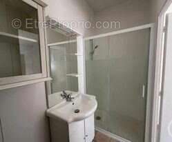 Salle d&#039;eau - Maison à SAINT-ESTEPHE