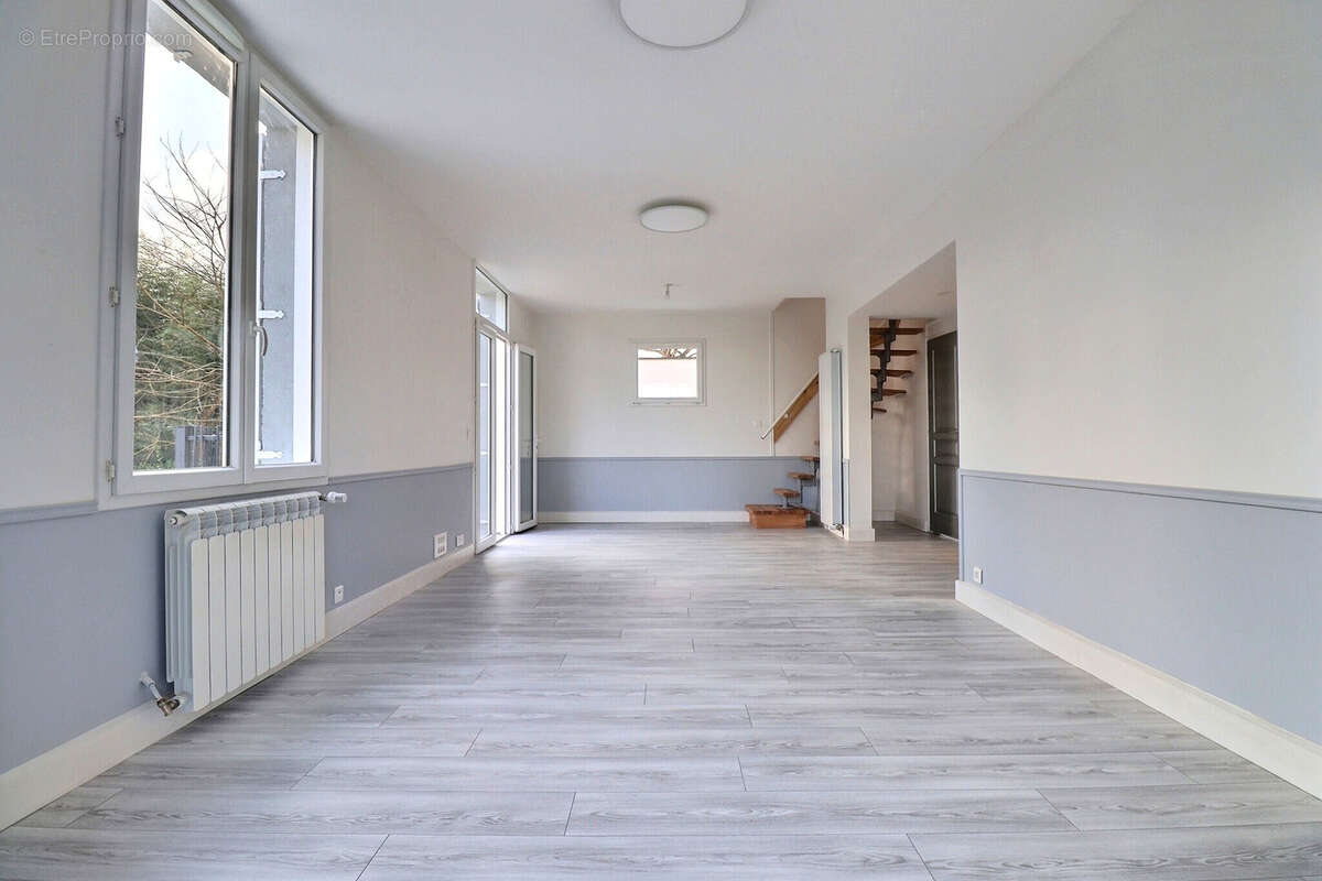 Maison à AMBARES-ET-LAGRAVE