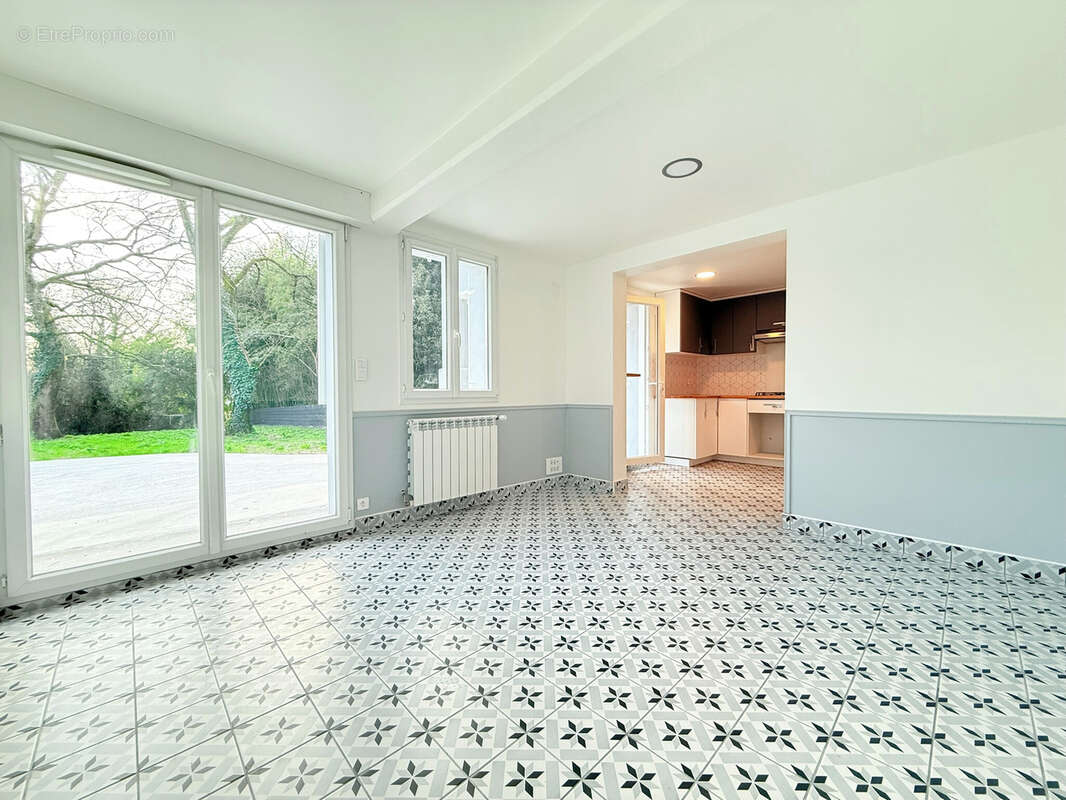 Maison à AMBARES-ET-LAGRAVE