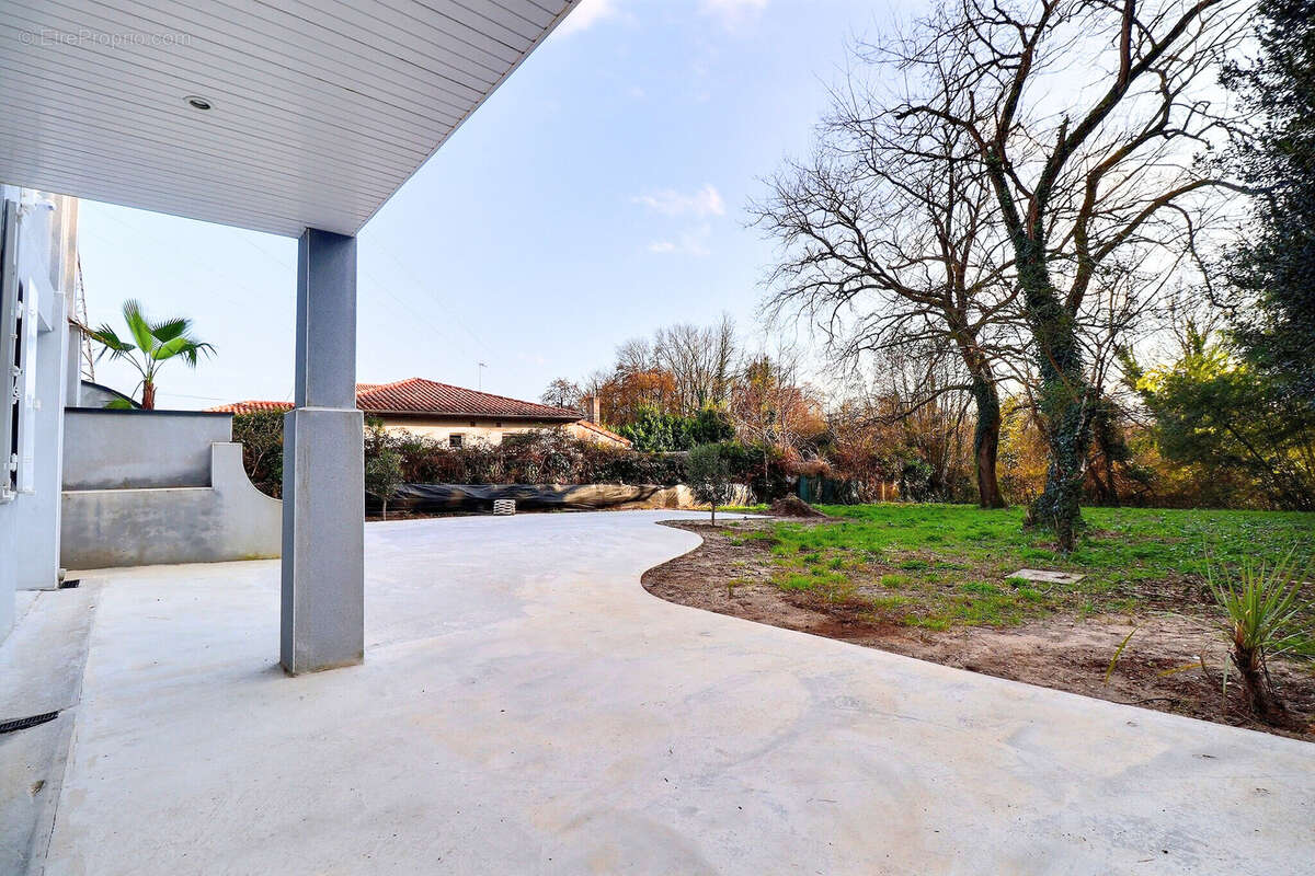 Maison à AMBARES-ET-LAGRAVE