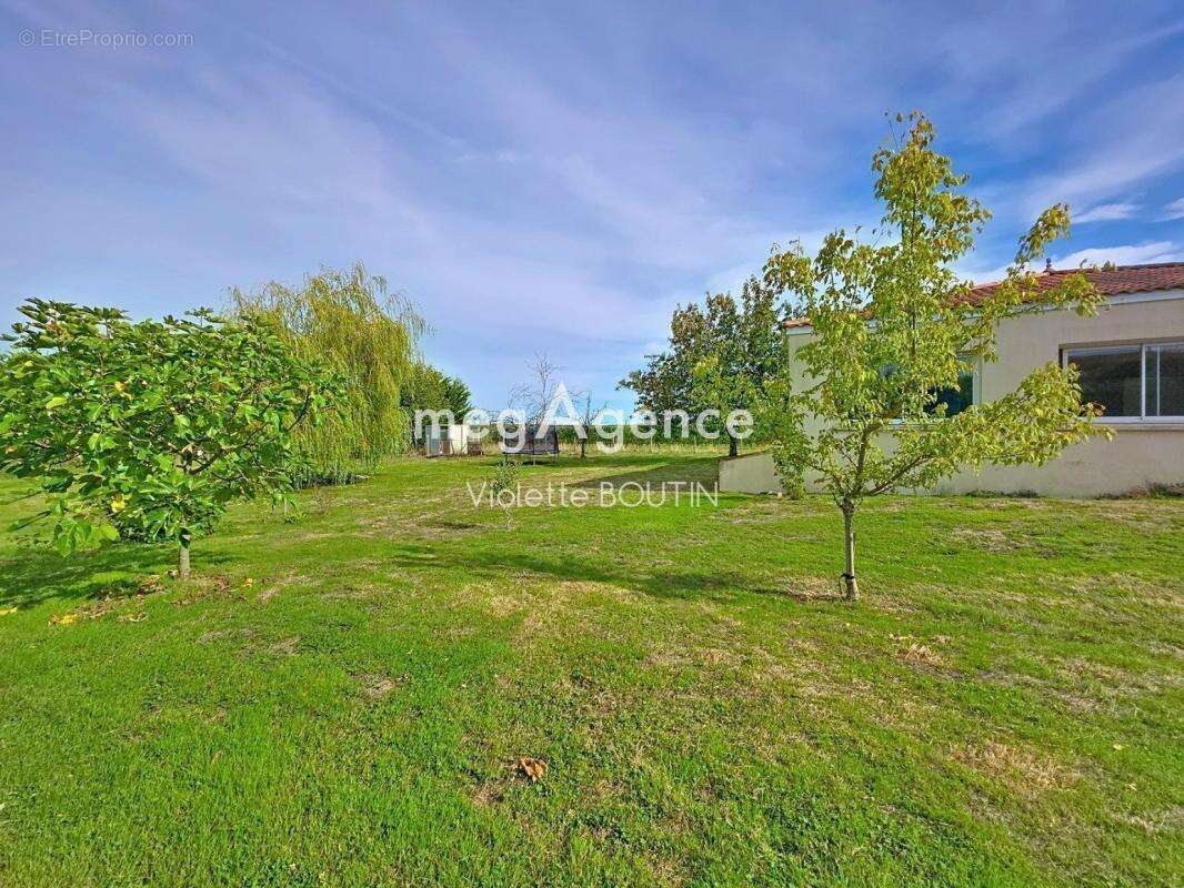 Maison à LE PUISET-DORE