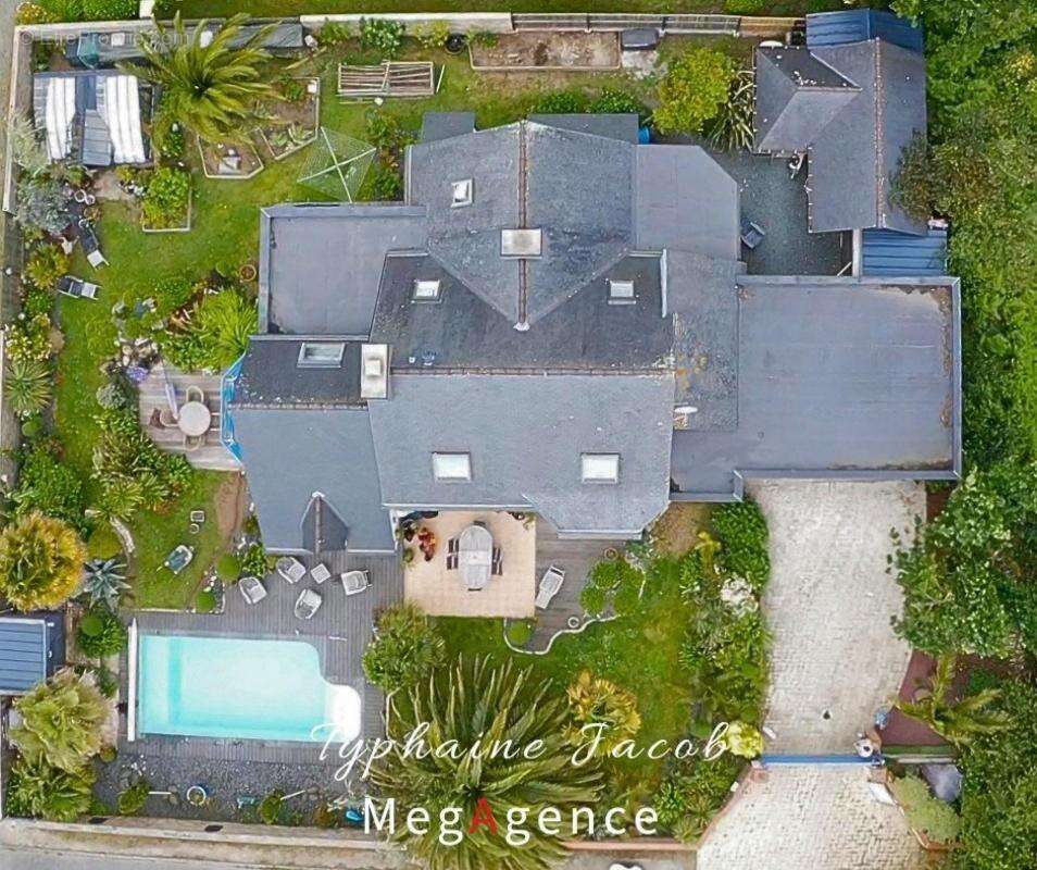 Maison à PLOUGRESCANT