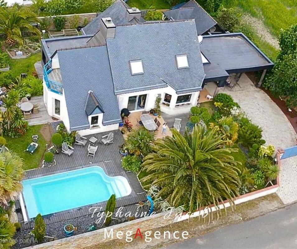 Maison à PLOUGRESCANT