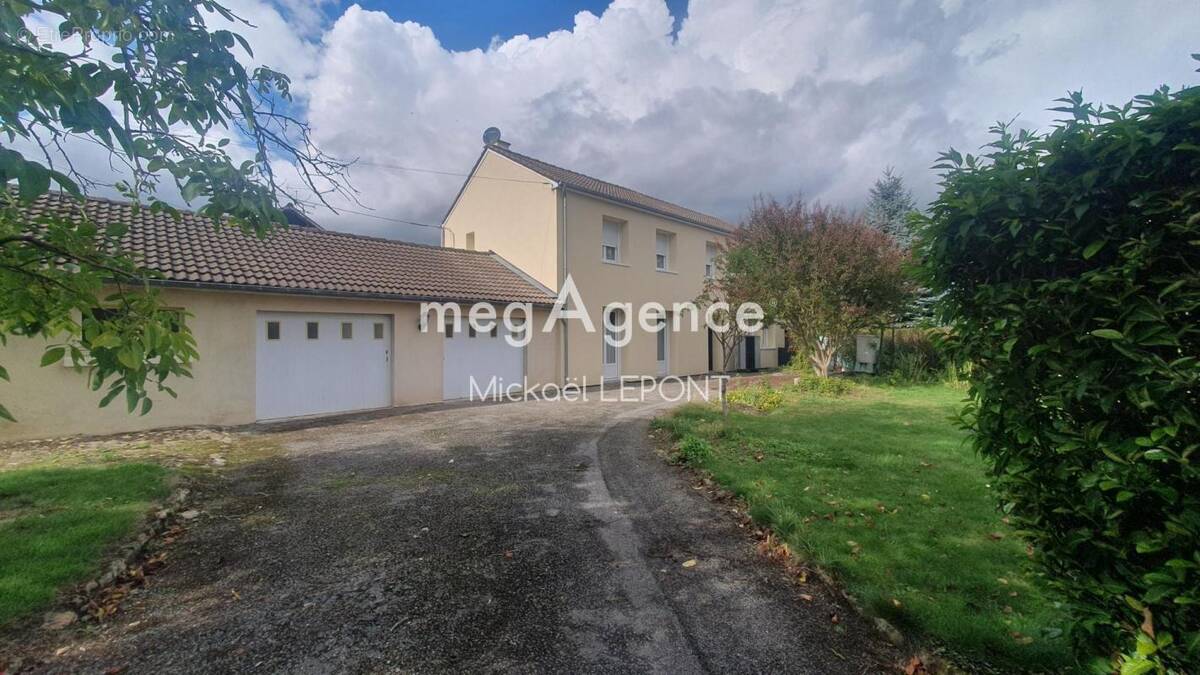 Maison à LE GENEST-SAINT-ISLE