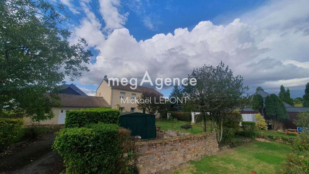 Maison à LE GENEST-SAINT-ISLE