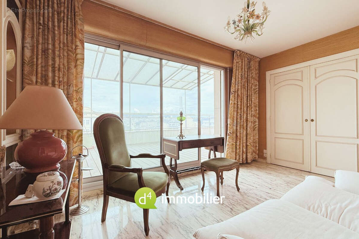 Appartement à MARSEILLE-1E