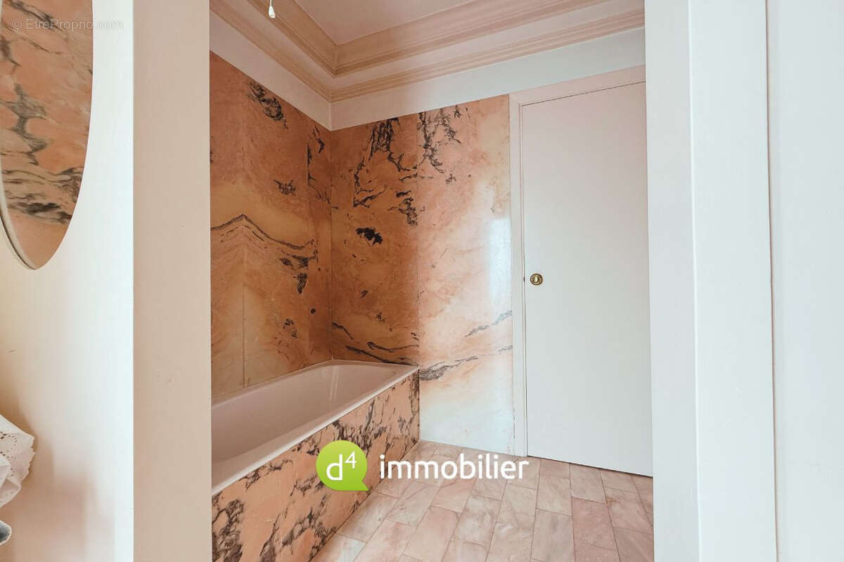 Appartement à MARSEILLE-1E