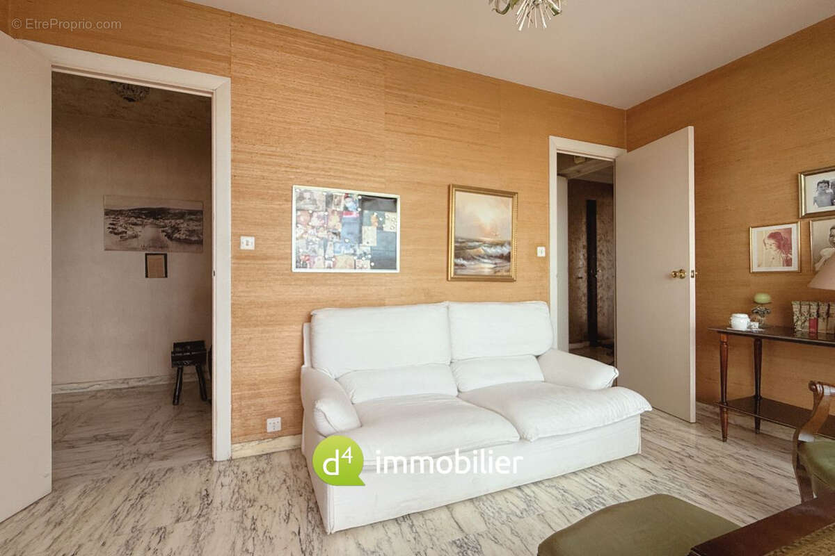 Appartement à MARSEILLE-1E