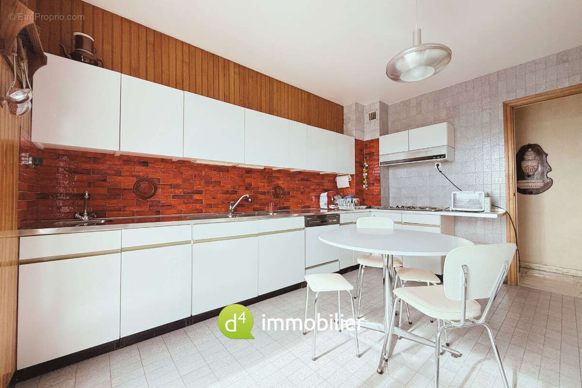 Appartement à MARSEILLE-1E