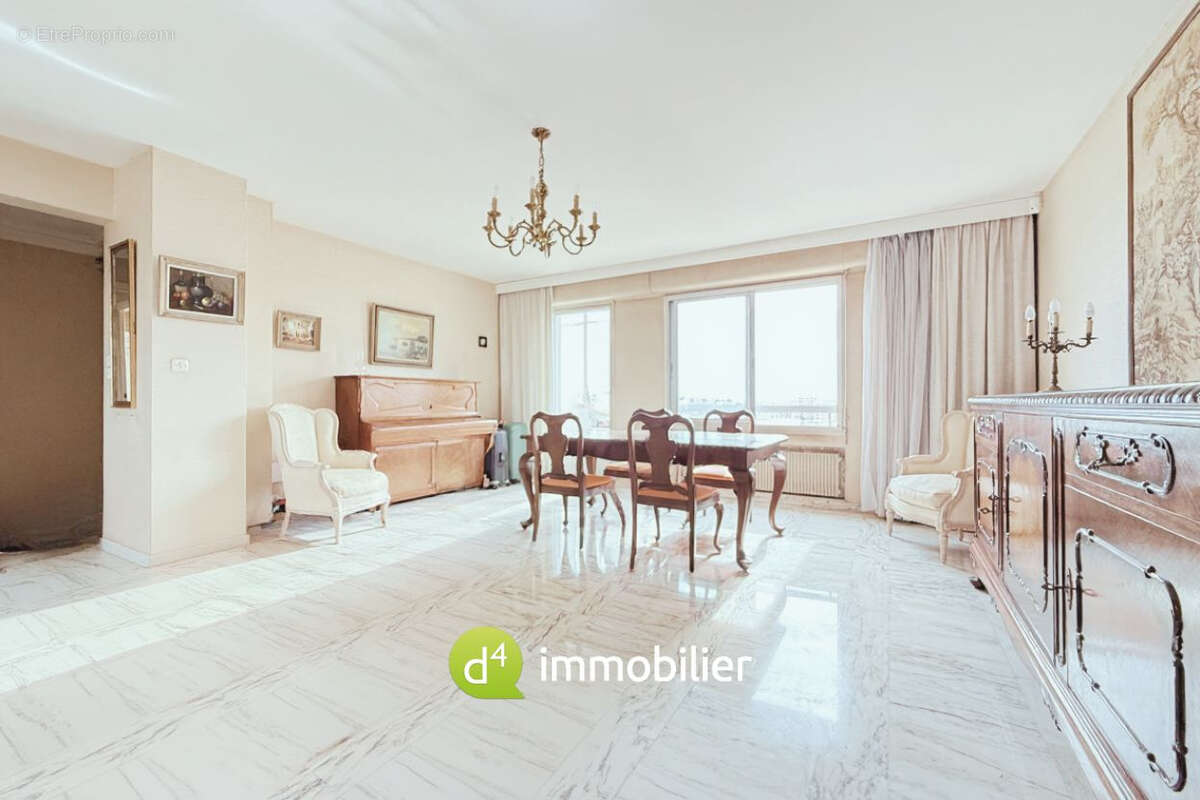 Appartement à MARSEILLE-1E