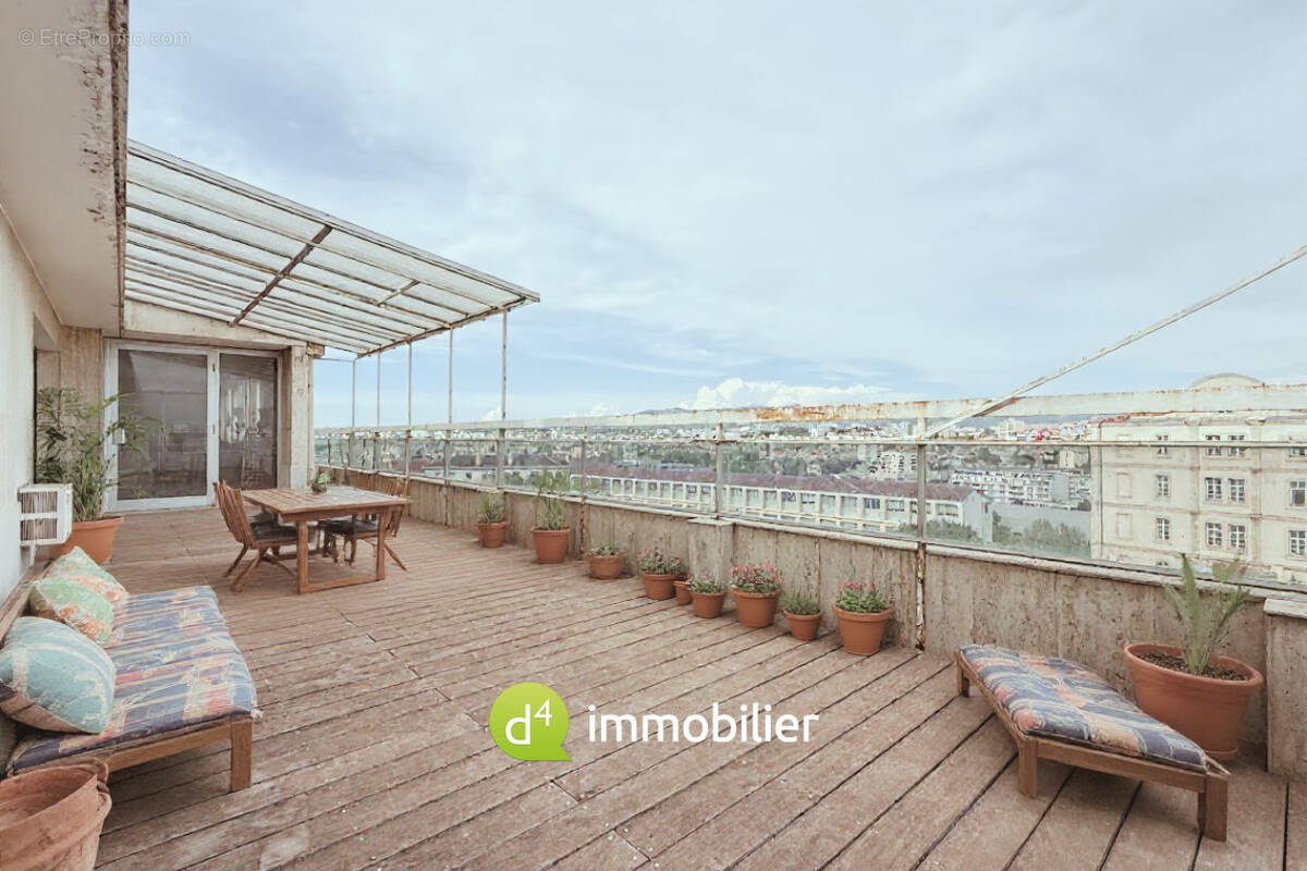 Appartement à MARSEILLE-1E