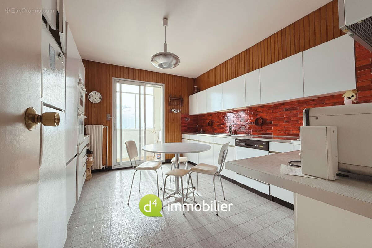 Appartement à MARSEILLE-1E