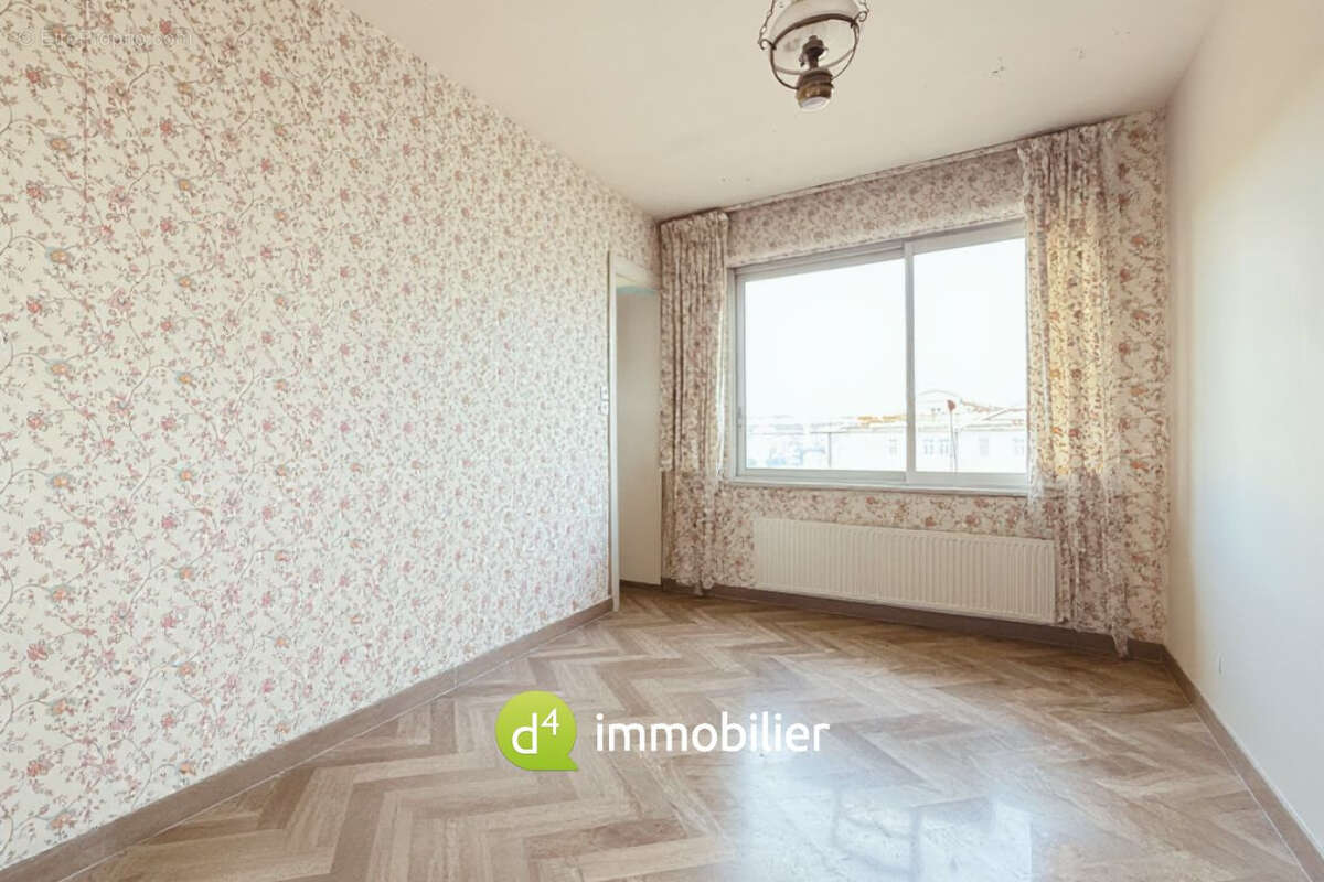 Appartement à MARSEILLE-1E