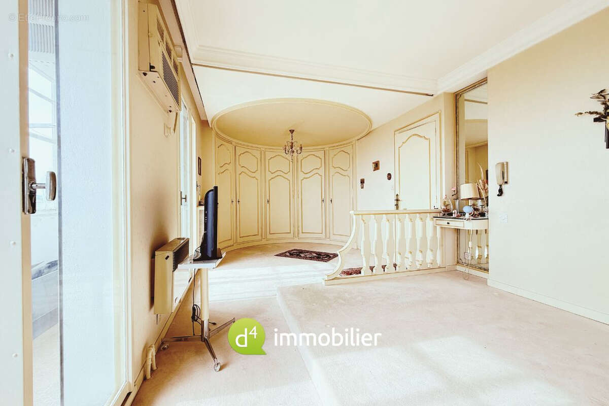 Appartement à MARSEILLE-1E