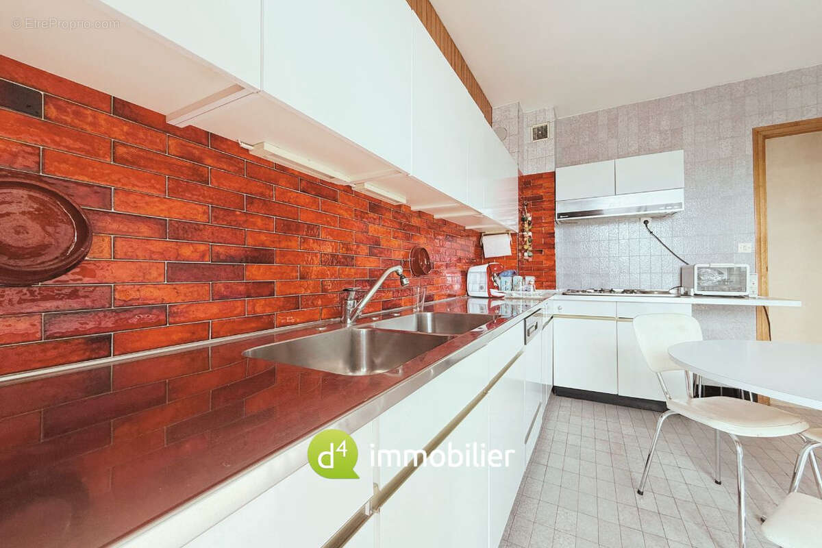 Appartement à MARSEILLE-1E