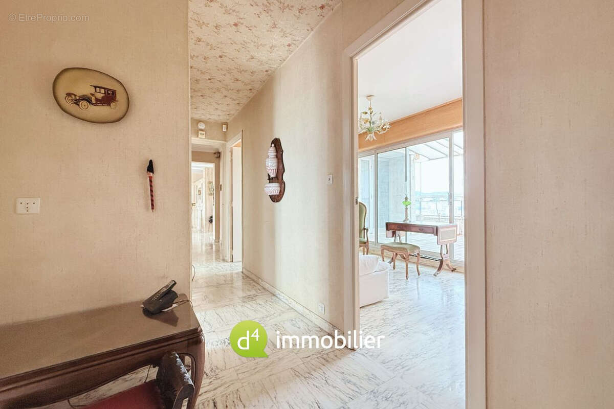 Appartement à MARSEILLE-1E