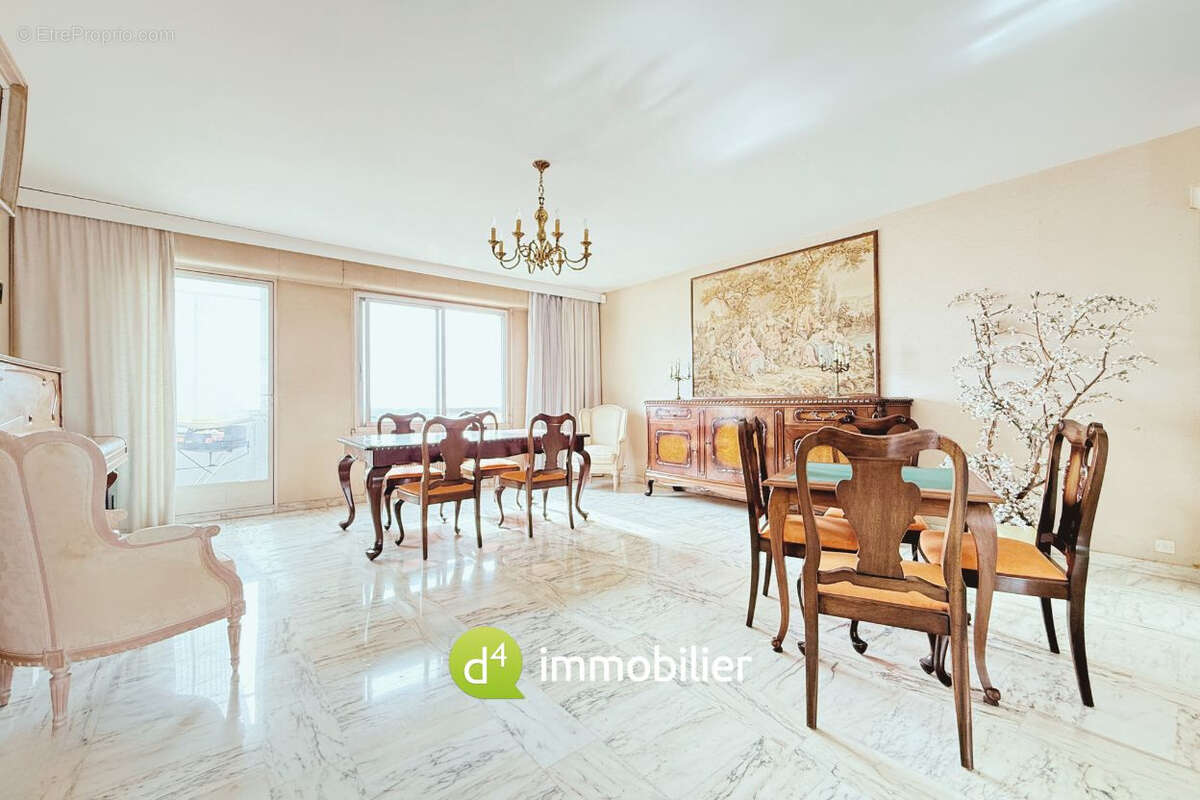 Appartement à MARSEILLE-1E