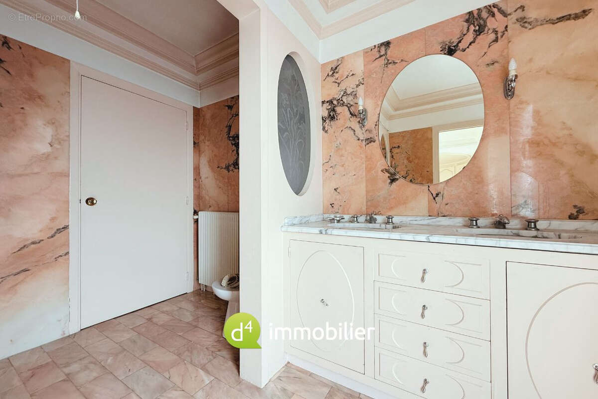 Appartement à MARSEILLE-1E