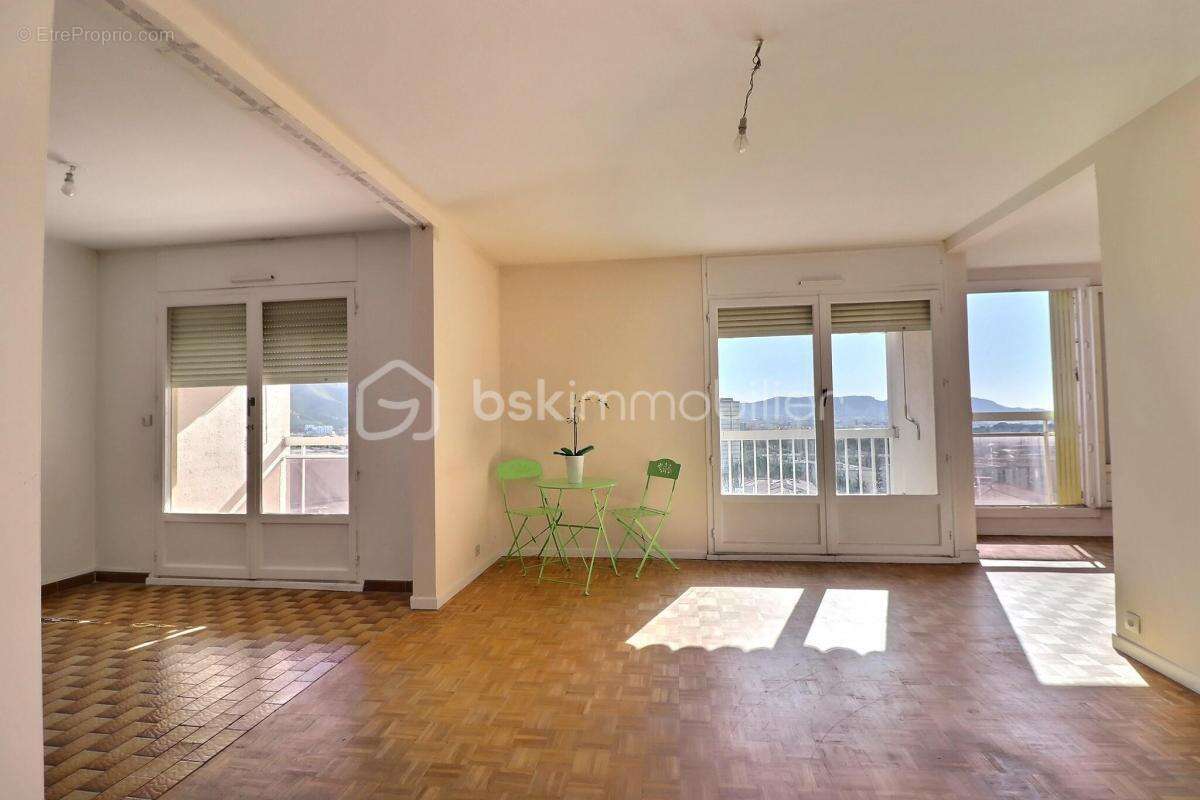 Appartement à MARSEILLE-12E
