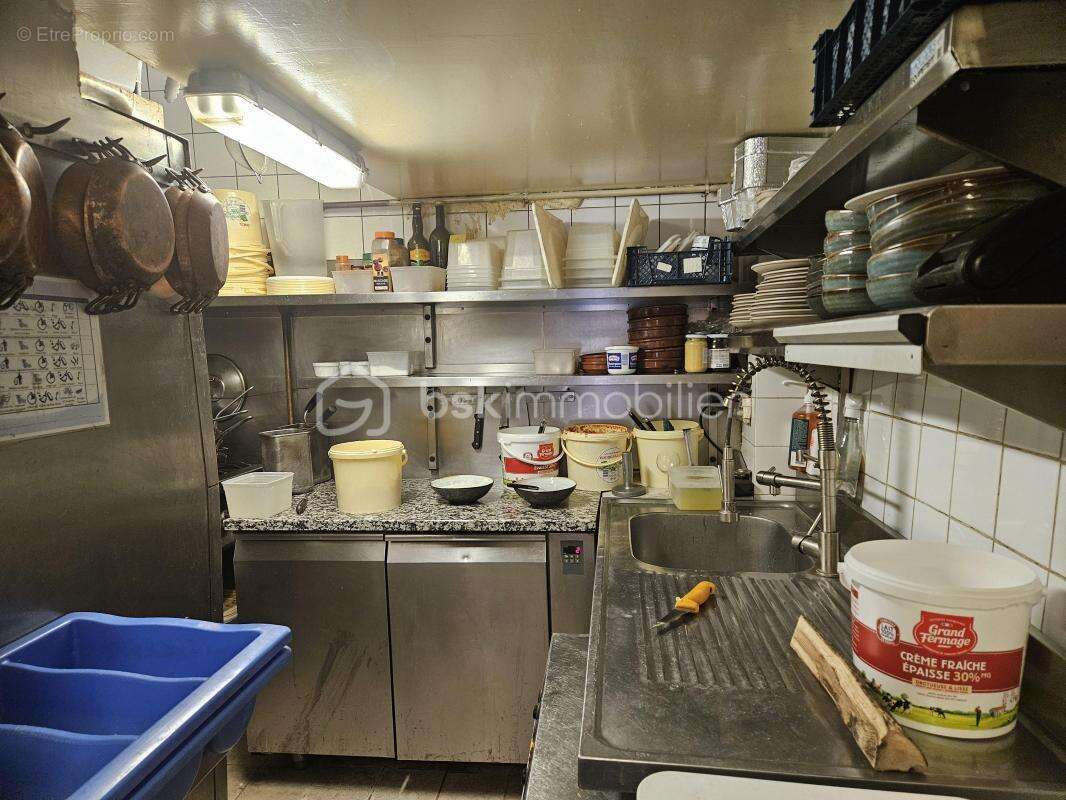 Commerce à PARIS-9E