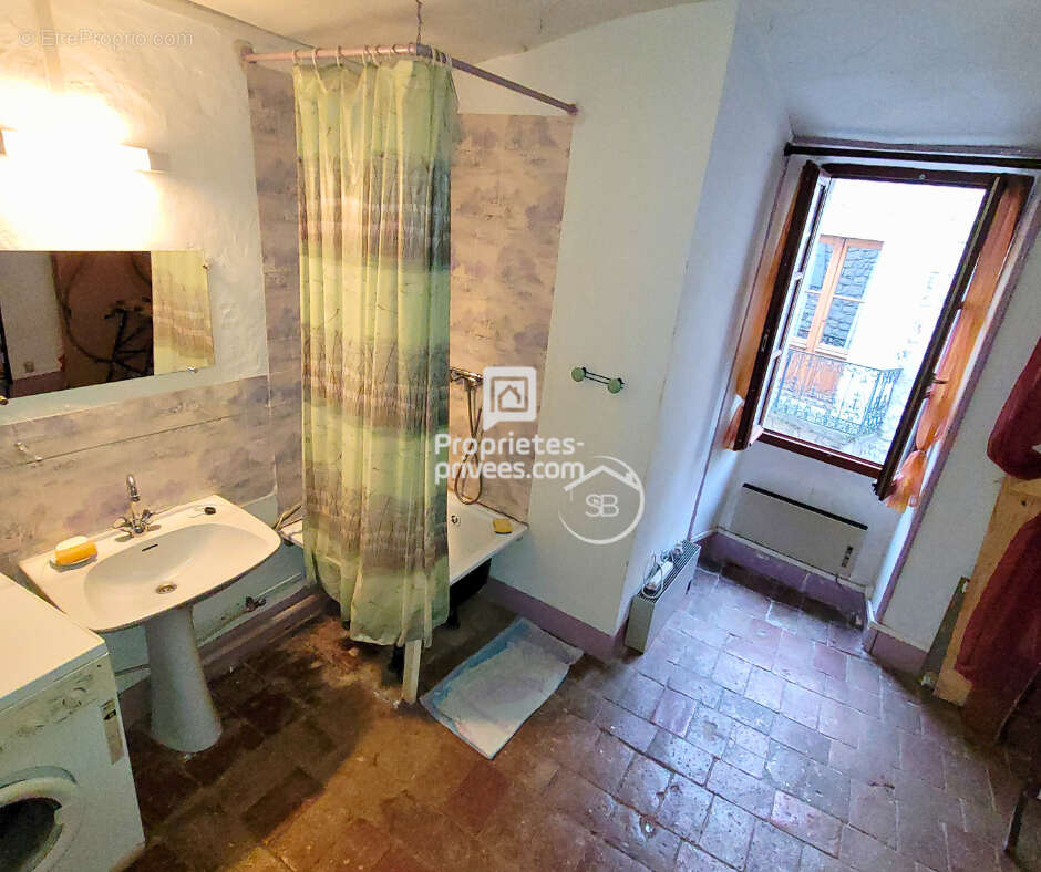 Maison à BERRIAS-ET-CASTELJAU