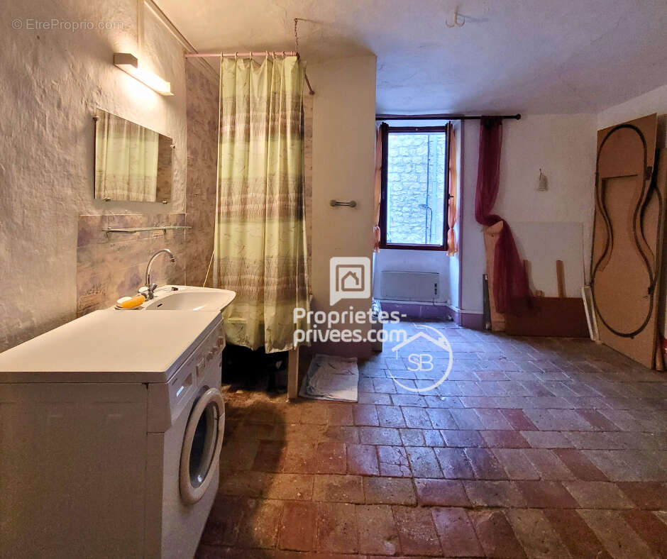 Maison à BERRIAS-ET-CASTELJAU