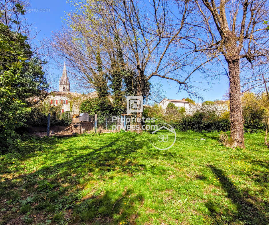 Maison à BERRIAS-ET-CASTELJAU