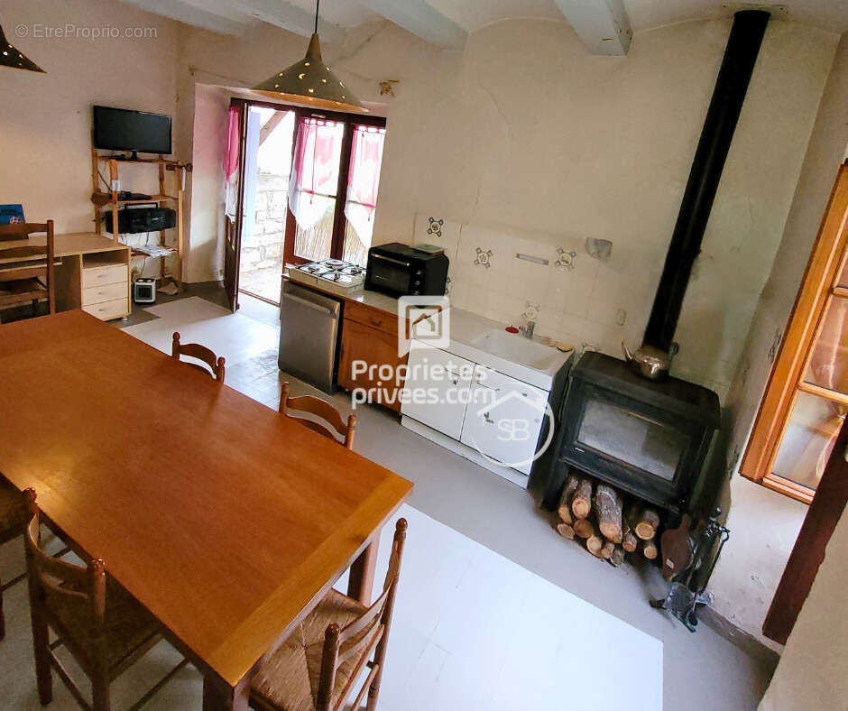 Maison à BERRIAS-ET-CASTELJAU