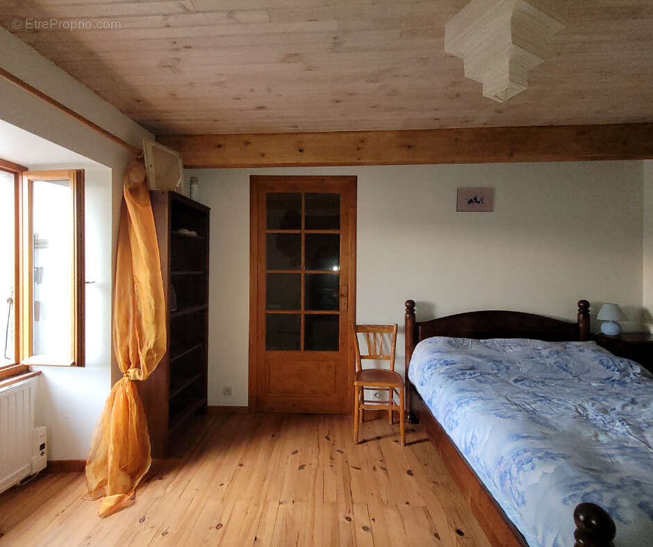 Maison à BERRIAS-ET-CASTELJAU