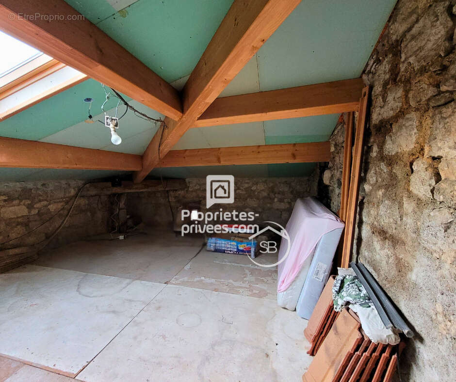 Maison à BERRIAS-ET-CASTELJAU