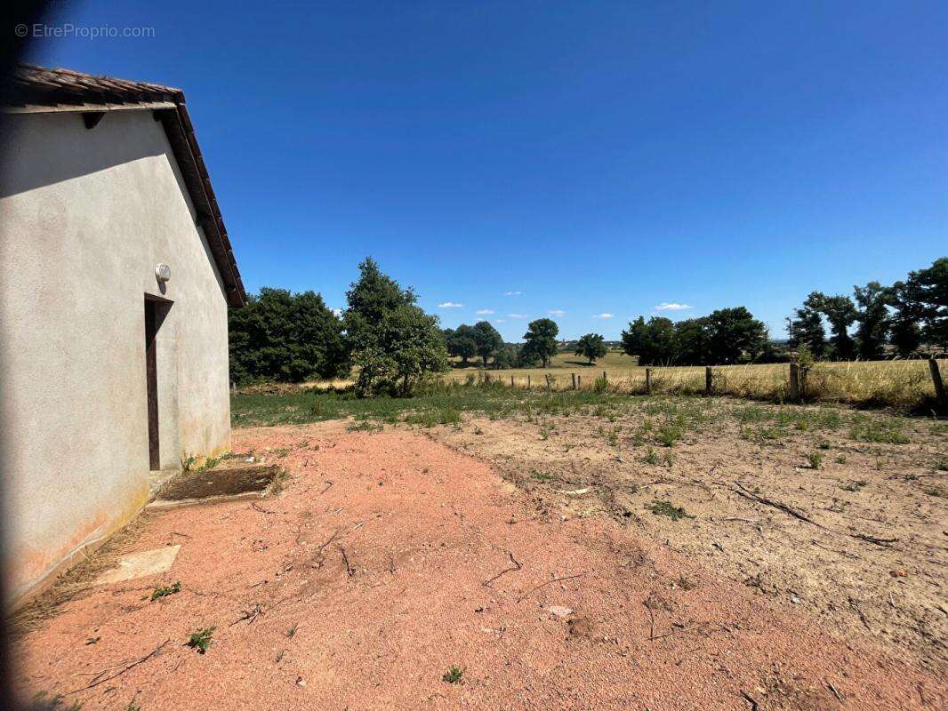 Maison à SAINT-LEGER-LES-PARAY