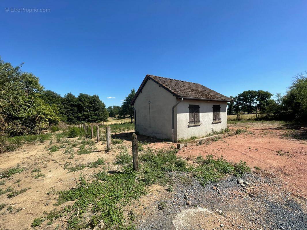 Maison à SAINT-LEGER-LES-PARAY