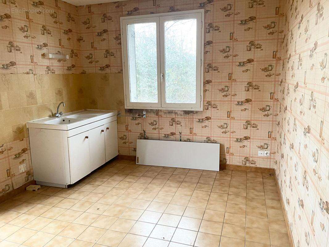 Maison à SAINT-LEGER-LES-PARAY