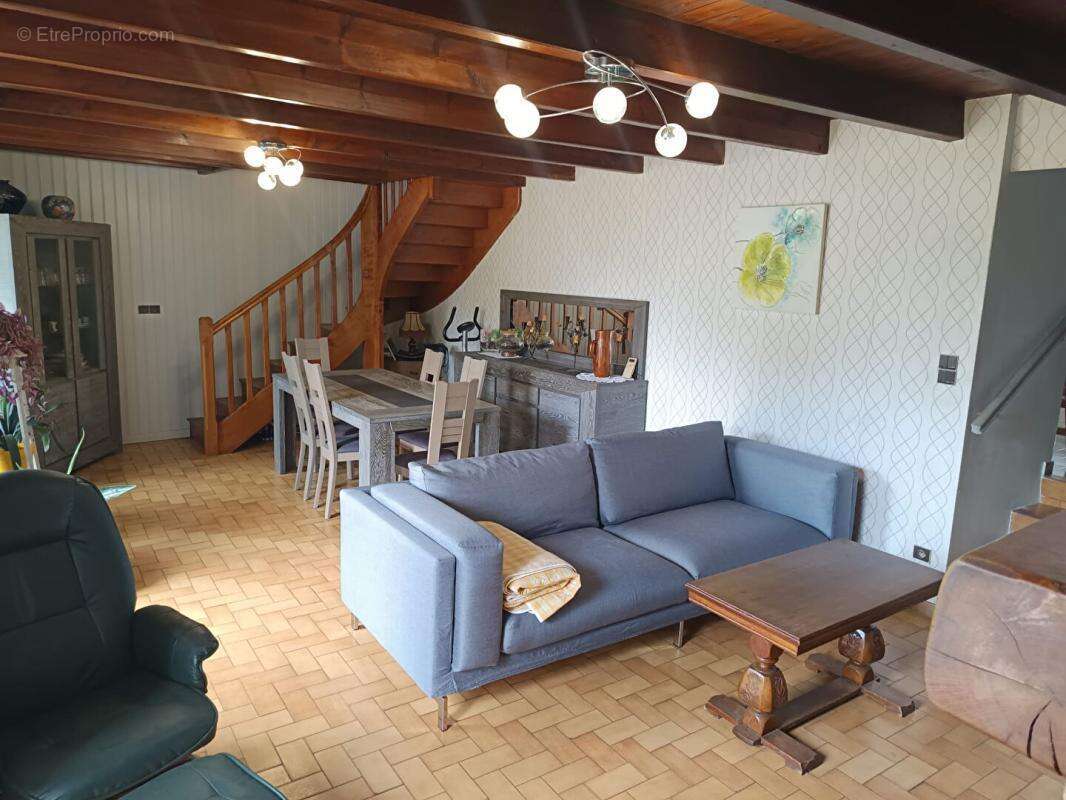 Maison à BAZOGES-EN-PAREDS