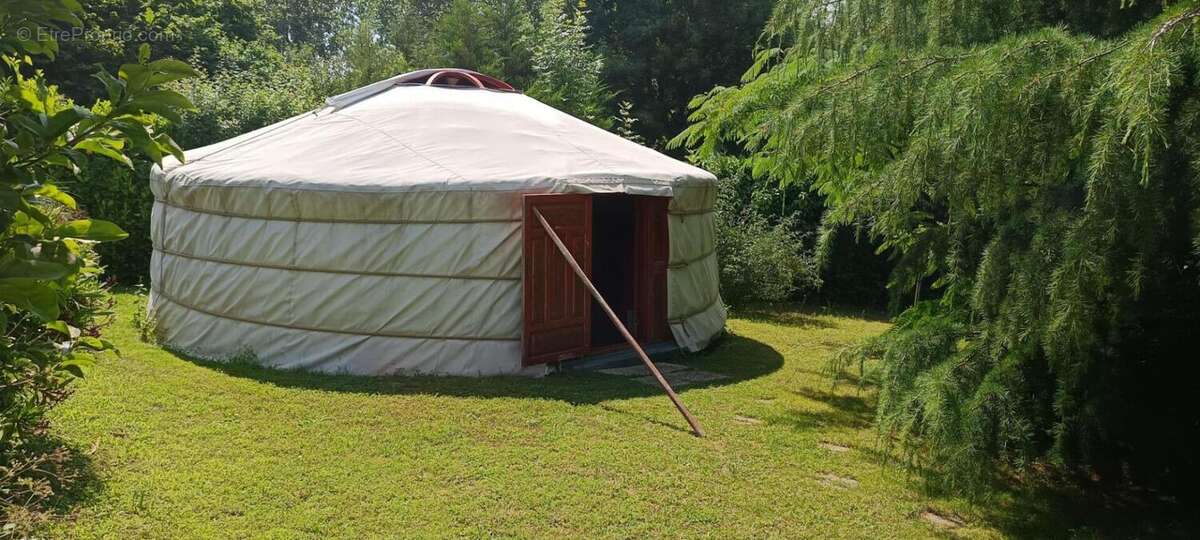 Maison à BAZOGES-EN-PAREDS